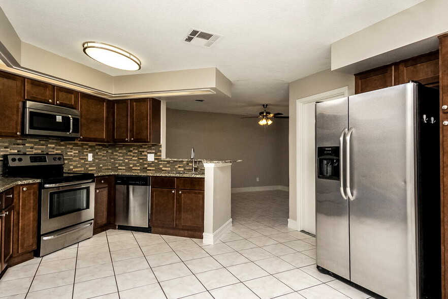 Building Photo - 297 Chicago Woods Cir