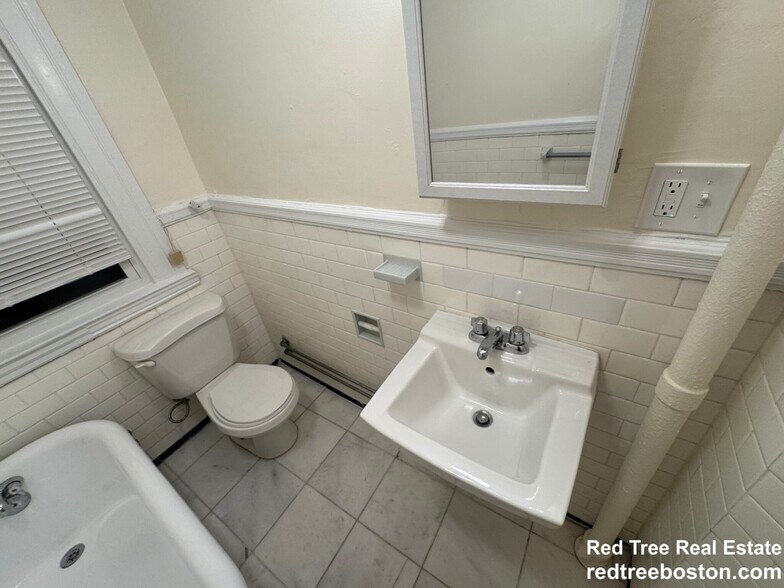 Building Photo - 885 Massachusetts Ave