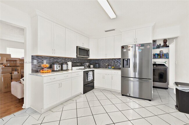 Building Photo - 3510 SW 90th Ave