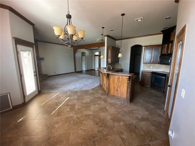 Building Photo - 616 Sally Ct