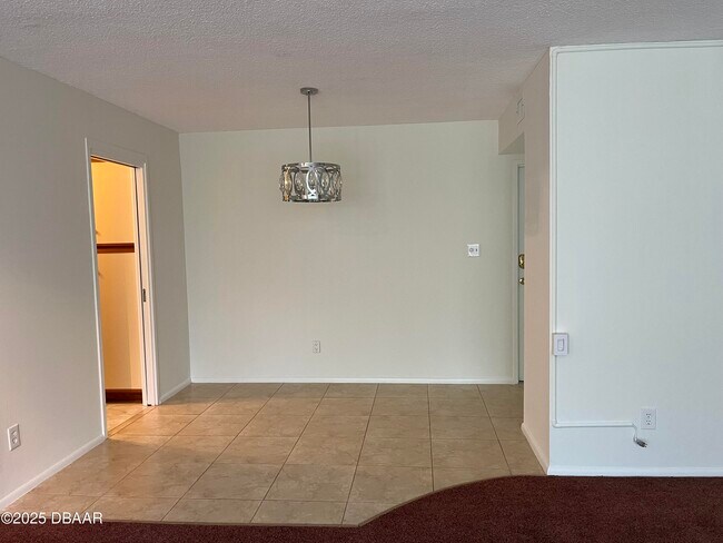 Building Photo - 1224 S Peninsula Dr