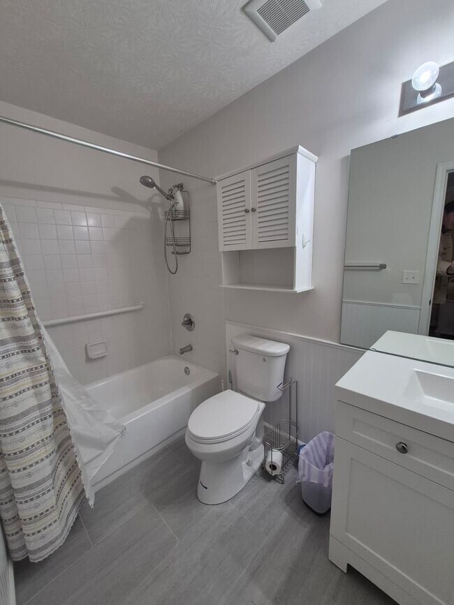 Building Photo - 40 Nicole Dr