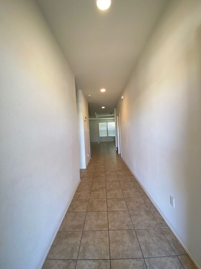 Building Photo - 408 Vega Ln