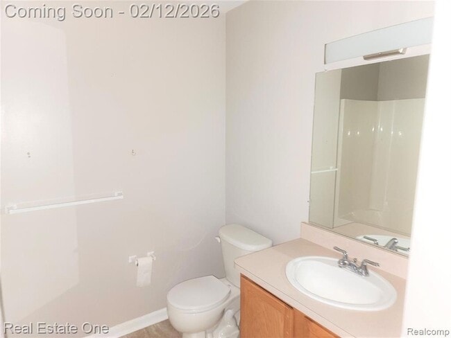 Building Photo - 3275 N Pointe Blvd