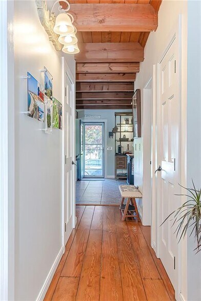 Building Photo - 35 Fales Rd