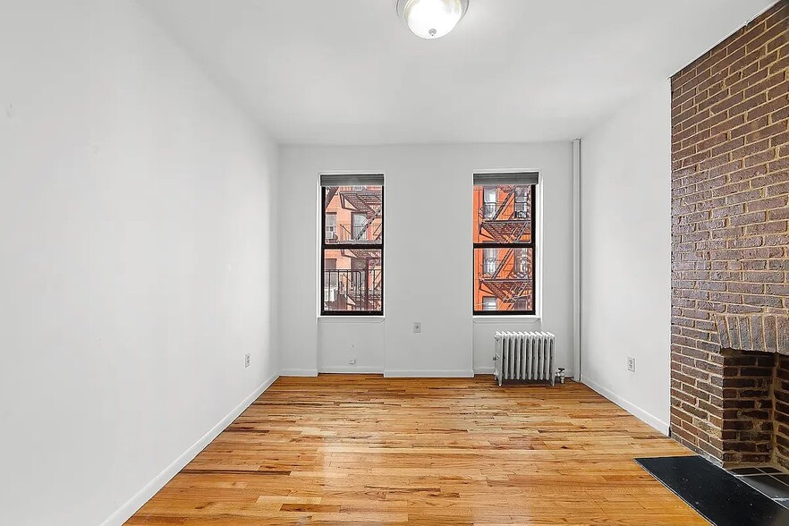 Building Photo - 242 Mulberry St