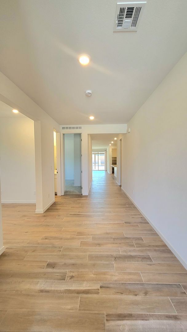 Building Photo - 5447 Splendido Ave