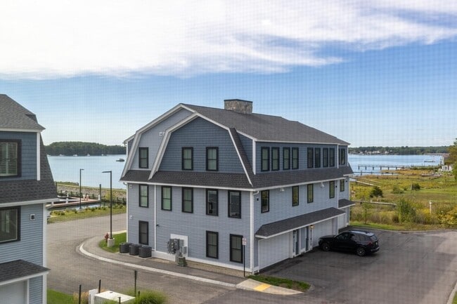 Building Photo - 28 Little Bay Dr
