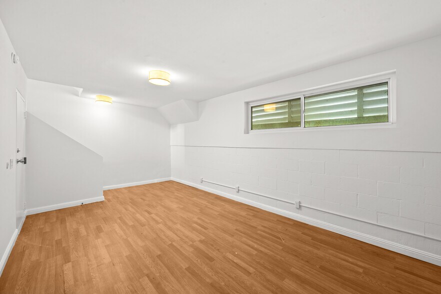 Building Photo - 18333 Hatteras St