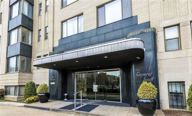 Building Photo - FREE RENT! Spectacular Scott Circle Solarium Studio Dupont-Logan