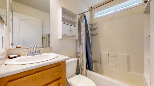 Building Photo - Gated 2 bedroom 1 bath at Pochini Family Farm!