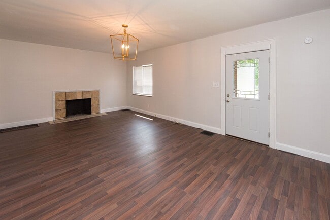 Building Photo - COVEDALE- 3 bedroom 1.5 bath Tudor with up...
