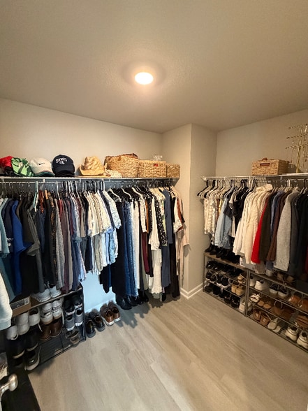 Building Photo - 24570 Broken Sound LP