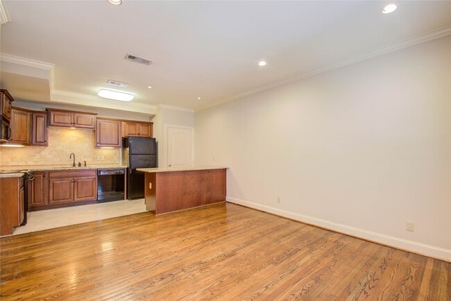 Building Photo - 6503 Mapleridge St