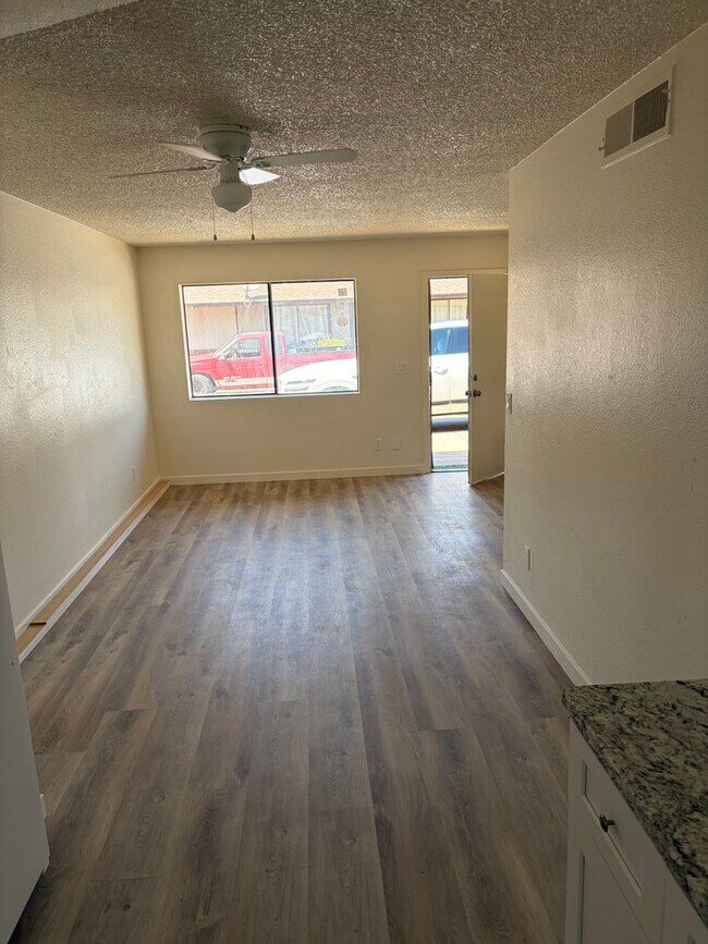 Building Photo - 514 S Bellview