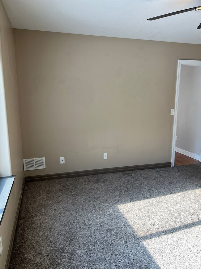 Building Photo - $500 OFF THE FIRST MONTHS RENT!! Cozy 3-Be...