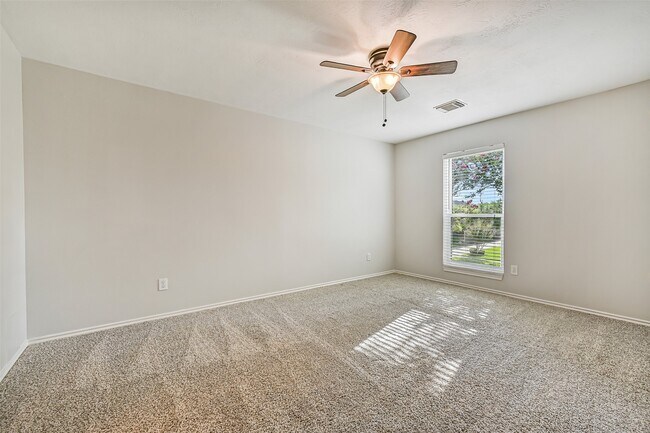 Building Photo - 513 Meadow Bend Dr