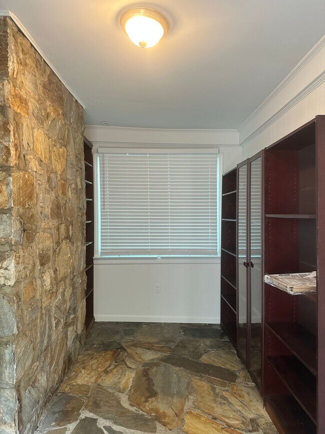 Building Photo - 2702 Ridge Rd Dr