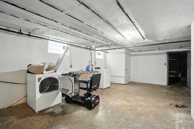 Building Photo - 3919 E Gatewood Ln