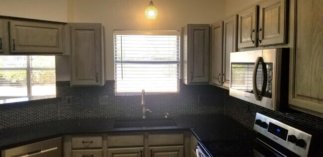 Building Photo - 4712 Oxford Dr