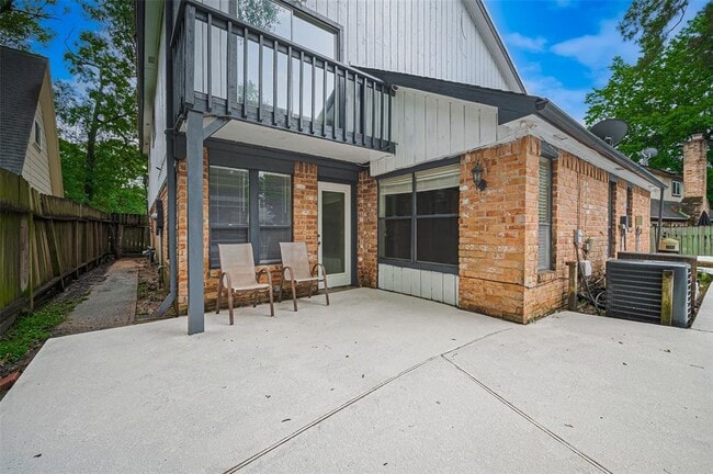 Building Photo - 520 S Rivershire Dr