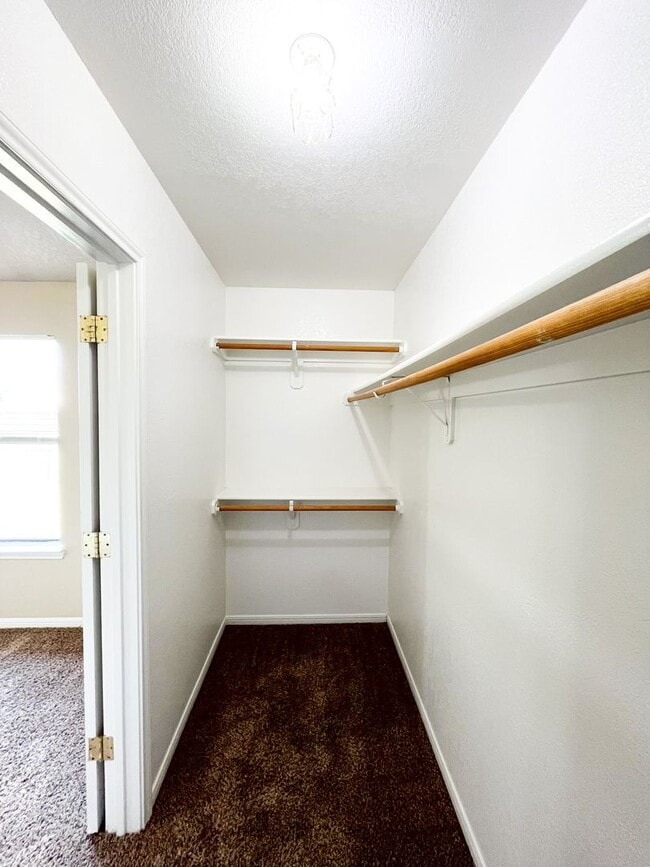 Building Photo - 1111 Nicholas Cir