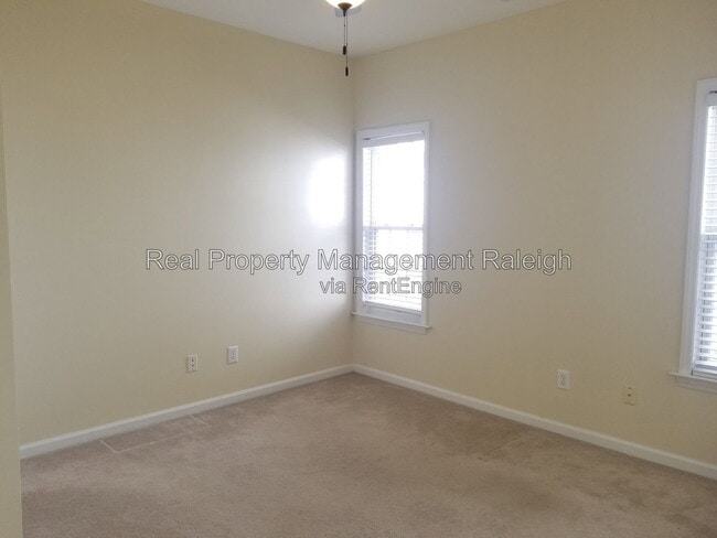 Building Photo - 2152 Castle Pines Dr