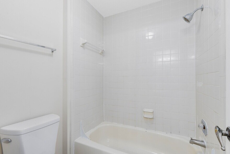 Building Photo - 738 Rosalie Way