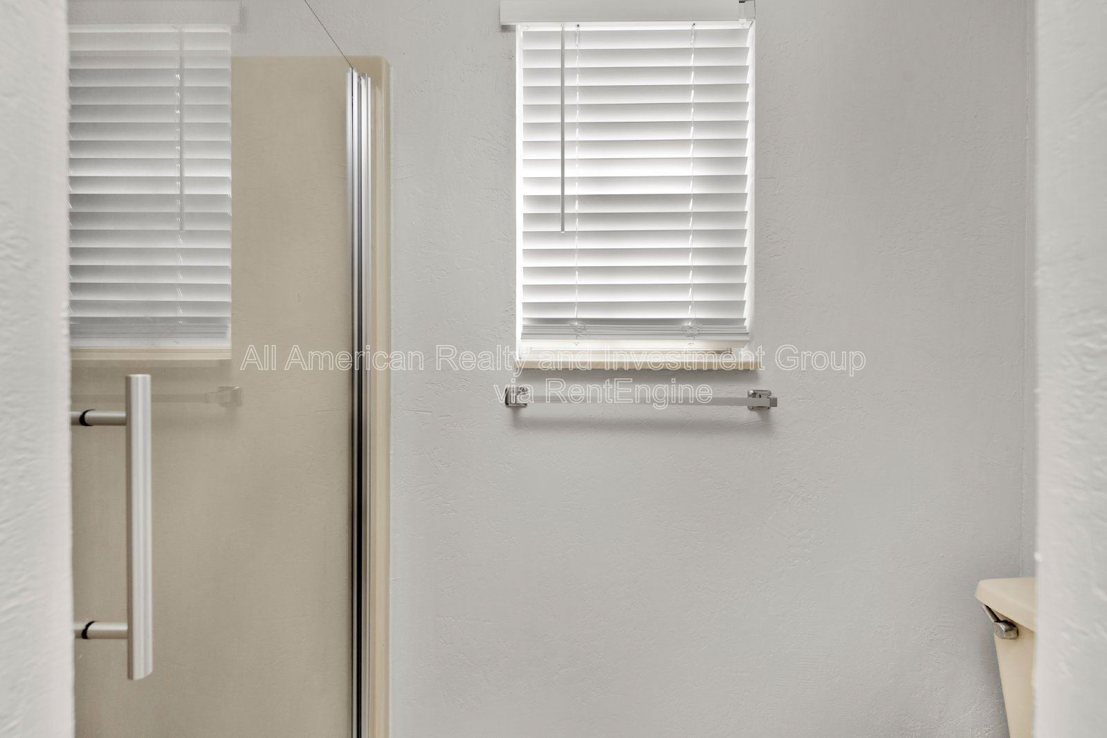 Building Photo - 202 Summer Ln