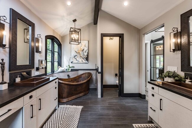 Building Photo - Stunning 4-Bedroom, 4-Bathroom Luxury Home...