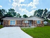 Building Photo - 305 N Dogwood St