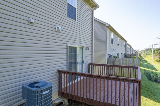 Building Photo - 701-703 Glenstone Dr.