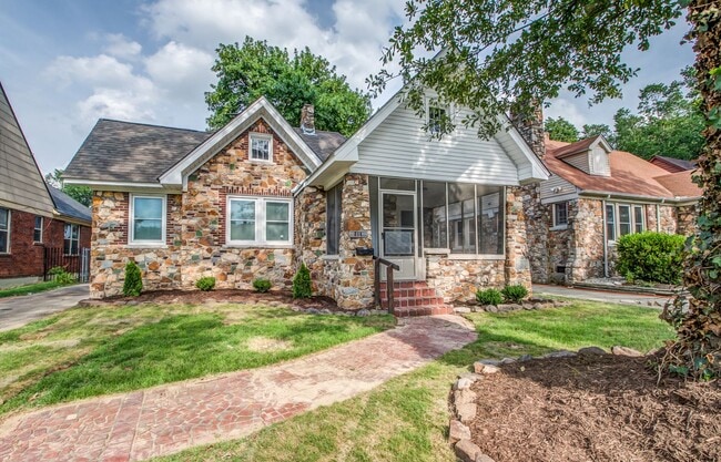 Building Photo - Live Stylishly. Live Comfortably. Live Mem...