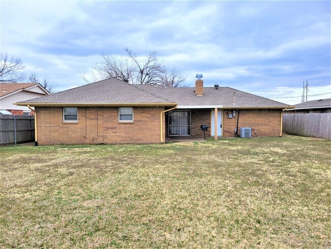 Building Photo - Welcome to the charming 3 bed/2 bath home ...