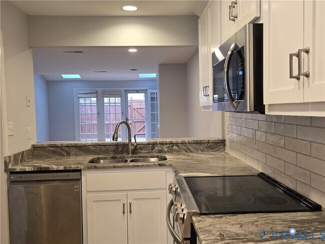 Building Photo - 1308 Maple Ave