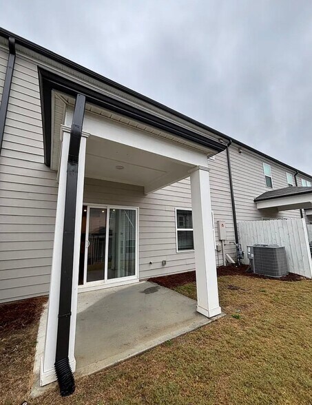 Building Photo - 1247 Sunny Lake Dr