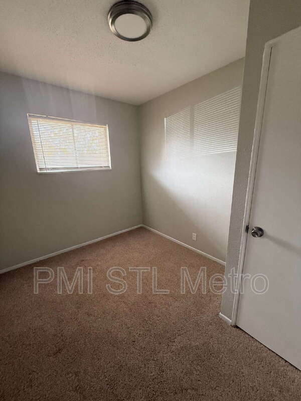 Building Photo - 205 Grampian Rd