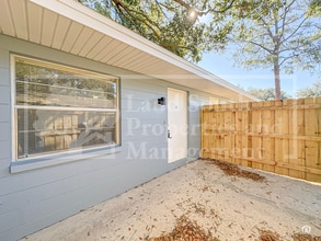 Building Photo - 815 W Carole St