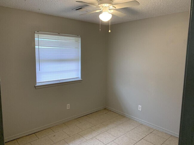 Building Photo - 2608 SE 45th St