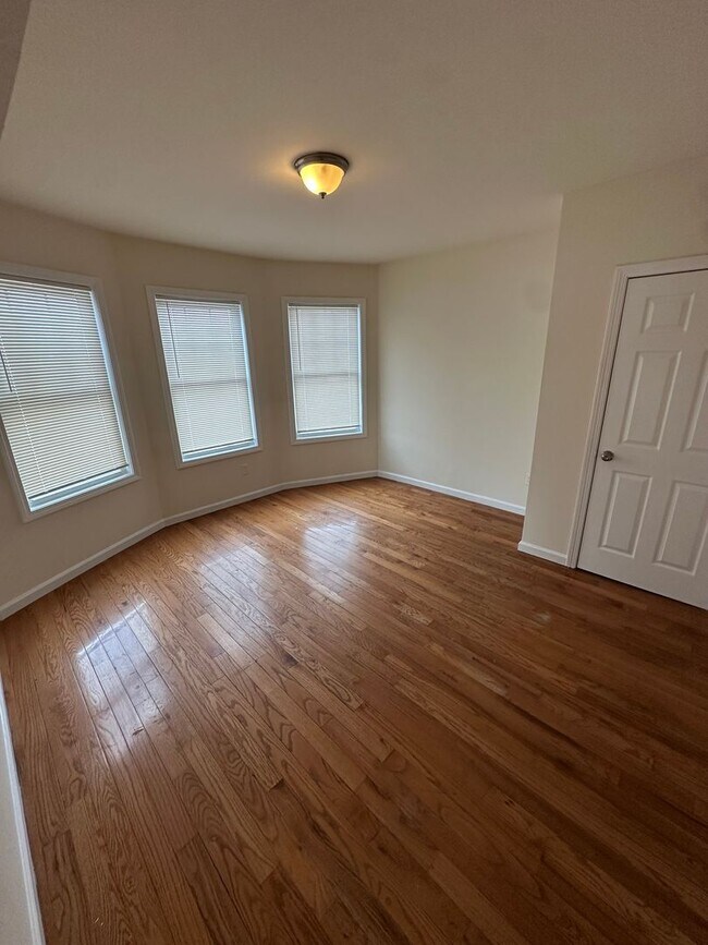 Building Photo - Spring St. 227-231