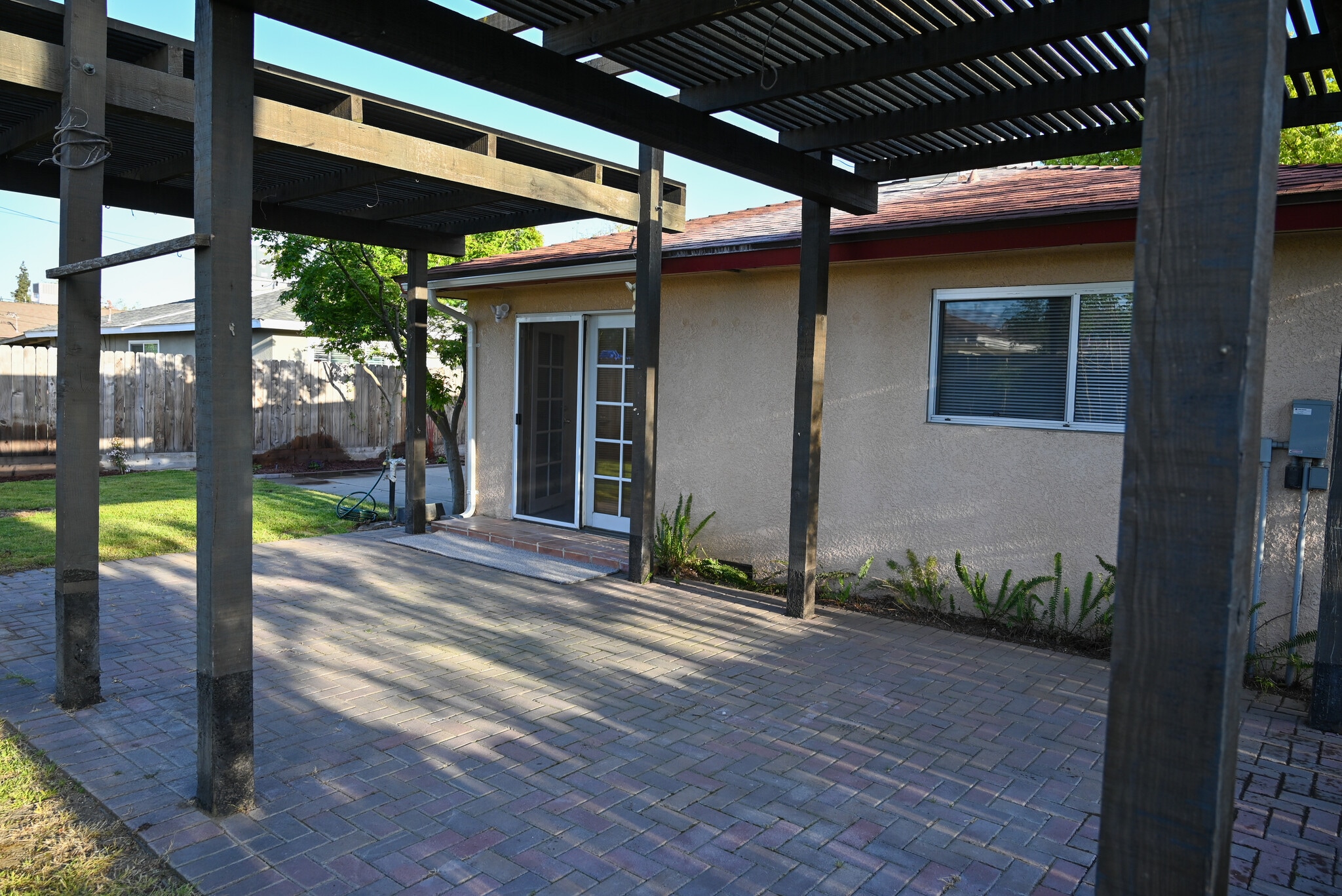 Building Photo - 881 W Rialto Ave