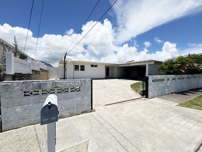 Primary Photo - Pet Friendly Kailua House with Solar Hot W...