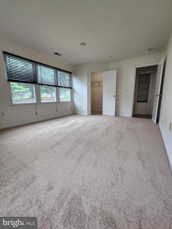 Building Photo - 10 Greystone Ct