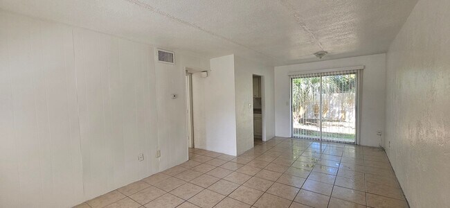 Building Photo - 1225 Kennedy Rd
