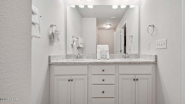 Building Photo - 7672 Shadow Lake Dr