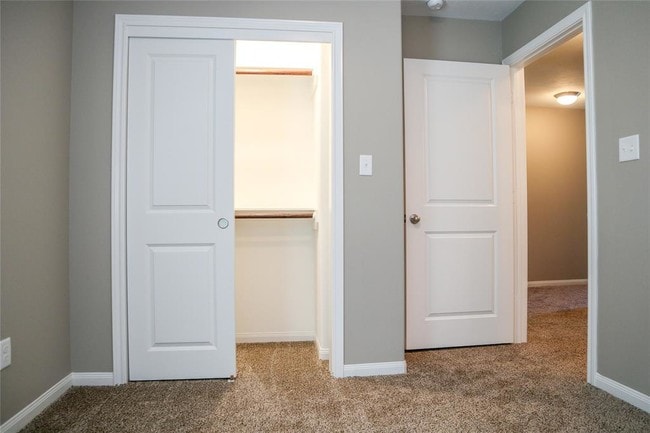 Building Photo - 118 Artesian Way