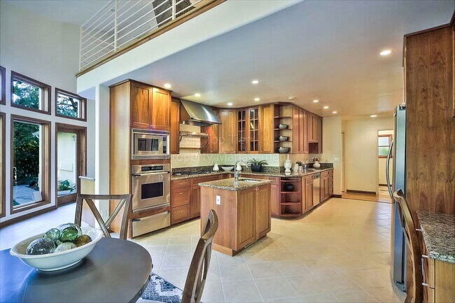 Building Photo - Luxurious 4 bed / 3.5 bath / 3,276 sqft Ho...