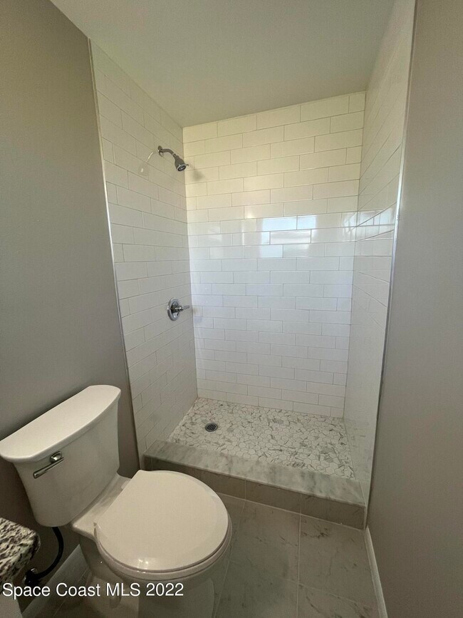 Building Photo - 619 Rosada St