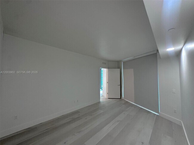 Building Photo - 501 NE 31st St