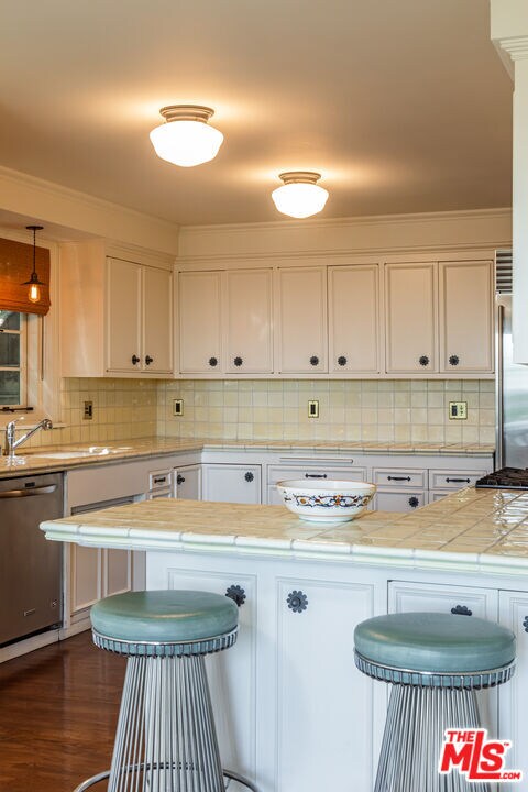 Building Photo - 8440 Harold Way